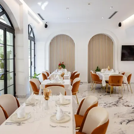 Chimaera Hotell 4*