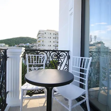 Chimaera 4* Himare