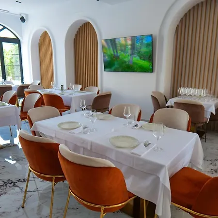 Chimaera Hotel 4*