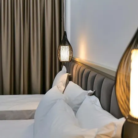Otel Chimaera 4*