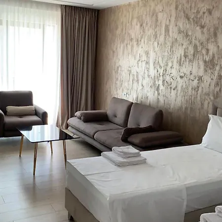 Chimaera Hotel 4*